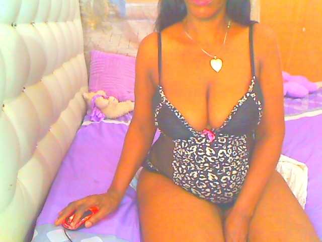 HOTLILLIE live cam preview