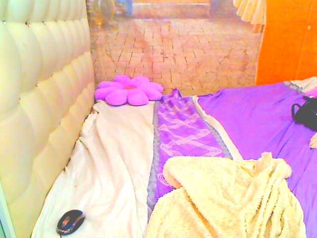 HOTLILLIE live cam on BongaCams