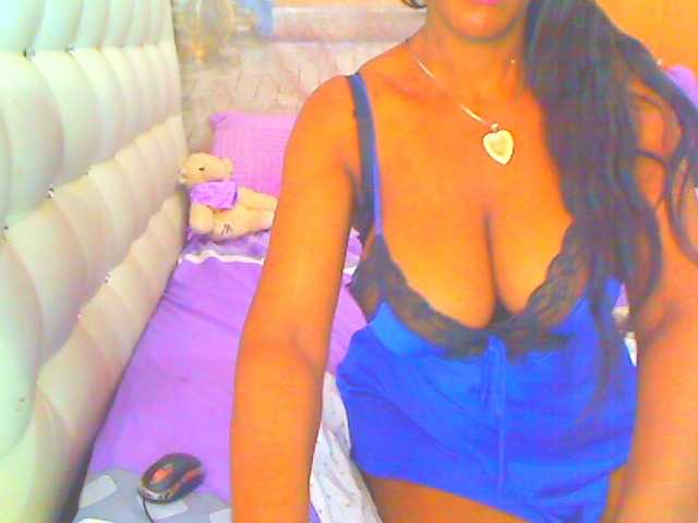 HOTLILLIE live cam preview