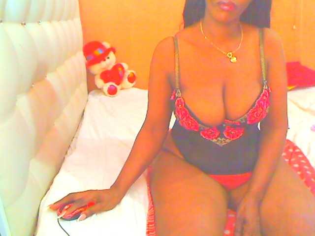 le modèle HOTLILLIE est en webcam porno dans un show sur le site bongacams, il possède les tags suivants: Ebony,Brunette,Trimmed