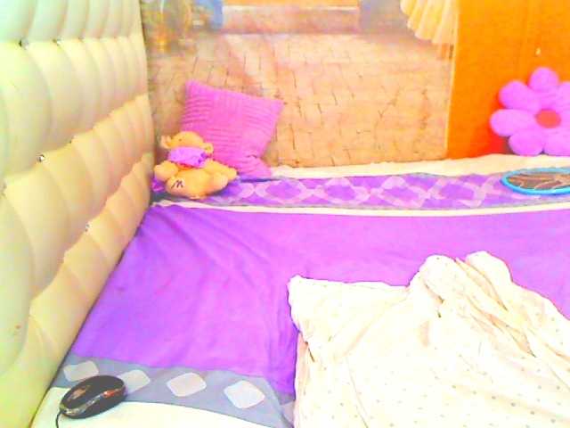 HOTLILLIE live cam preview