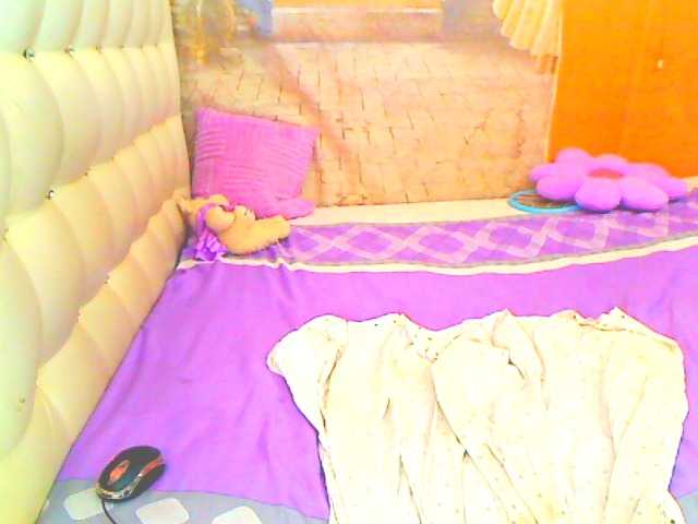 HOTLILLIE live cam preview