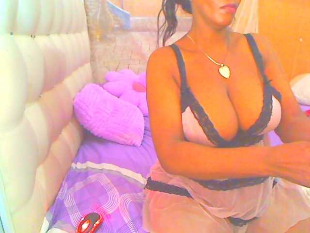 HOTLILLIE live cam on BongaCams