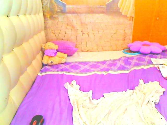 HOTLILLIE live cam preview