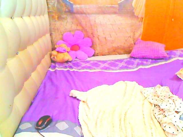 HOTLILLIE live cam preview