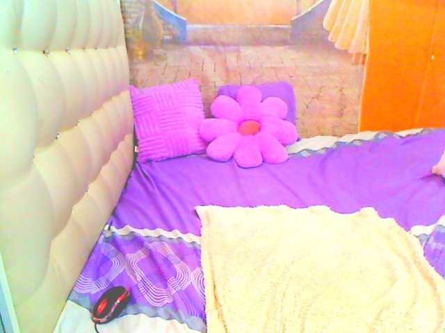 HOTLILLIE live webcam show
