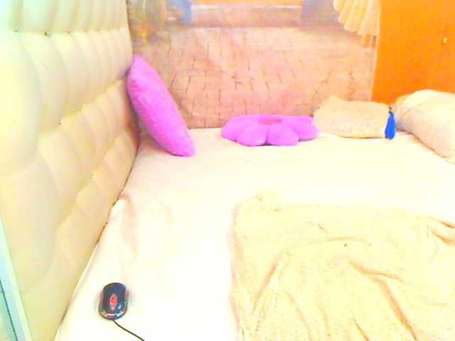 HOTLILLIE live cam on BongaCams