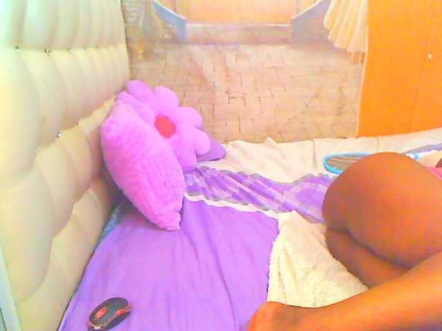 HOTLILLIE live webcam show