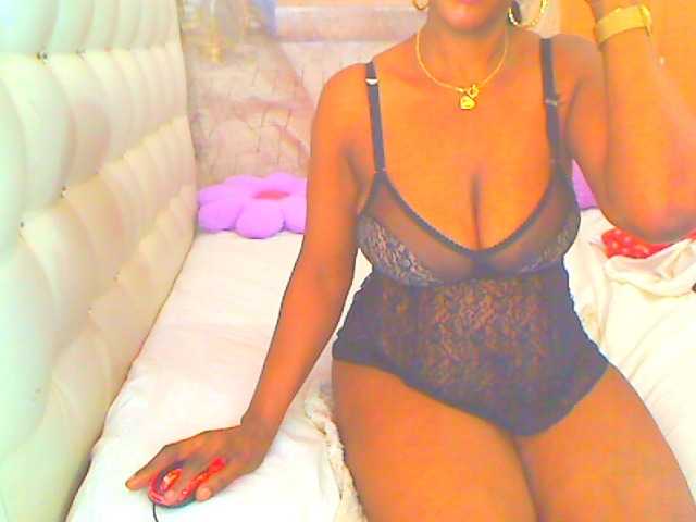 HOTLILLIE live cam preview