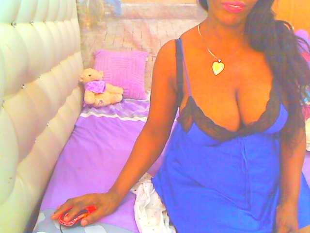 HOTLILLIE live cam preview