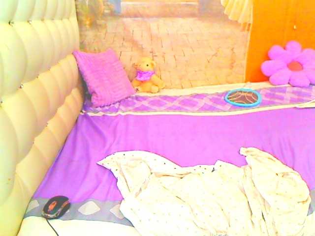 HOTLILLIE live cam preview