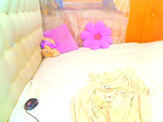 HOTLILLIE live cam preview
