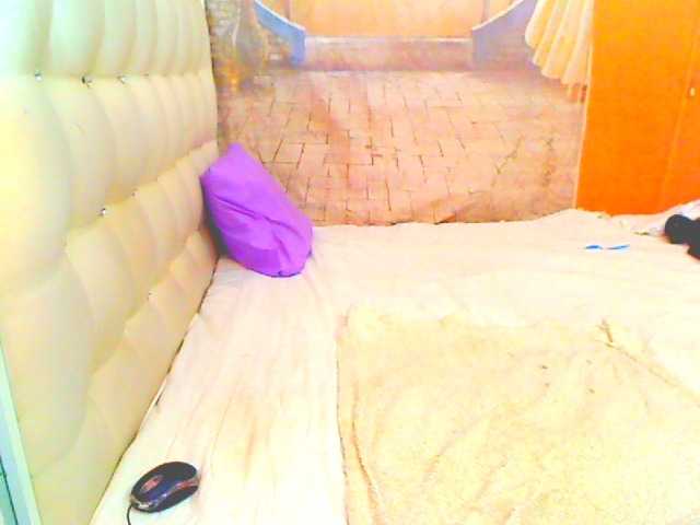 HOTLILLIE live cam on UnifiedCams