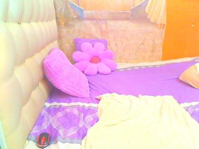 HOTLILLIE live webcam show