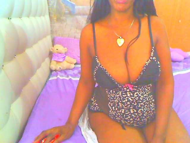 HOTLILLIE live cam preview