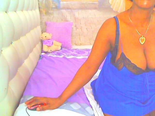 HOTLILLIE live cam preview
