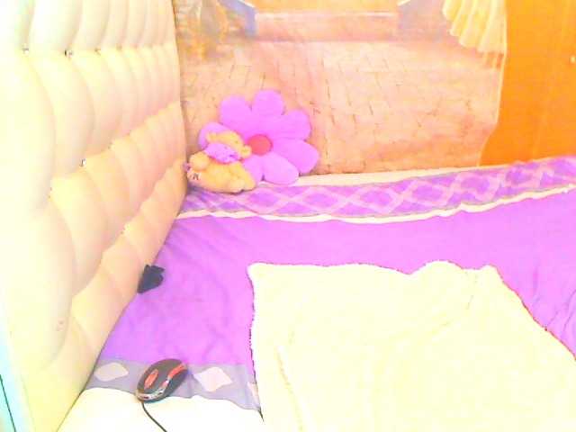 HOTLILLIE live cam preview