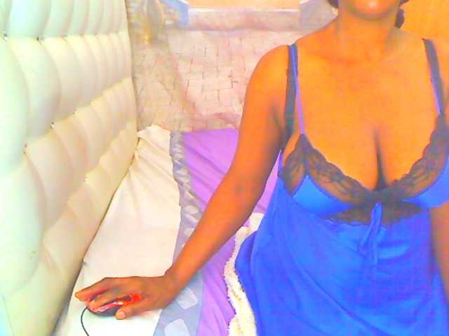 HOTLILLIE live cam preview