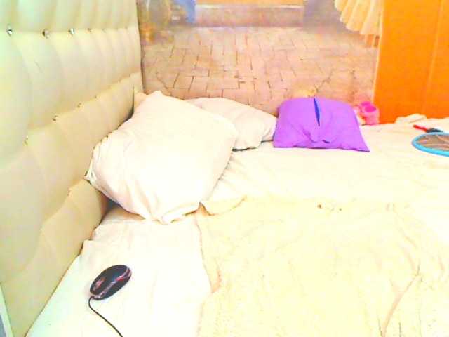 HOTLILLIE's BongaCams show and profile