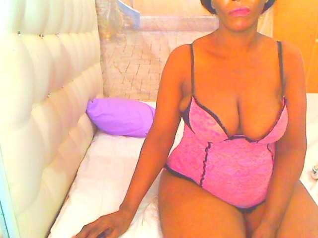 HOTLILLIE live cam on BongaCams
