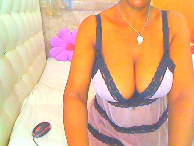 HOTLILLIE live cam on BongaCams