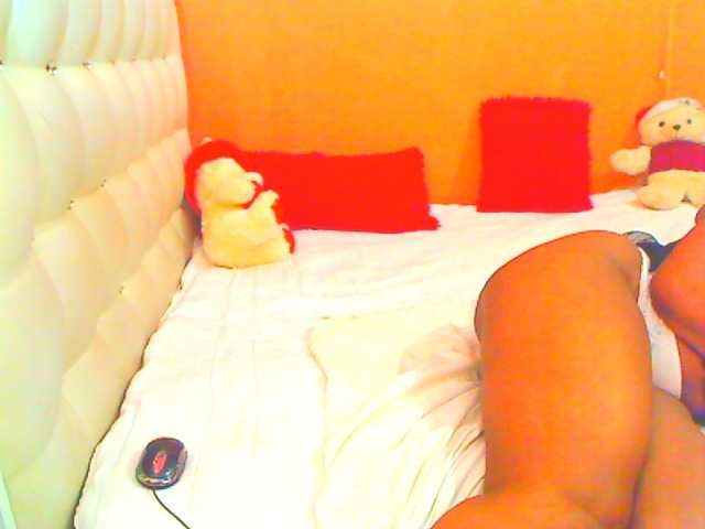 HOTLILLIE, en directo ahora en BongaCams