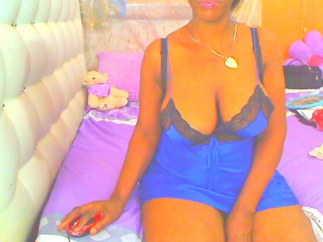 HOTLILLIE live cam preview