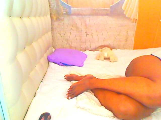 HOTLILLIE live cam on UnifiedCams
