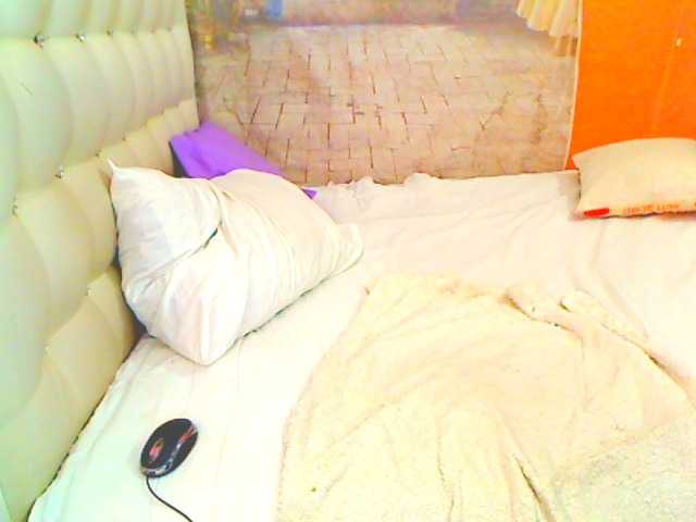 HOTLILLIE's BongaCams show and profile