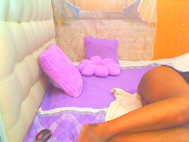 HOTLILLIE live webcam show