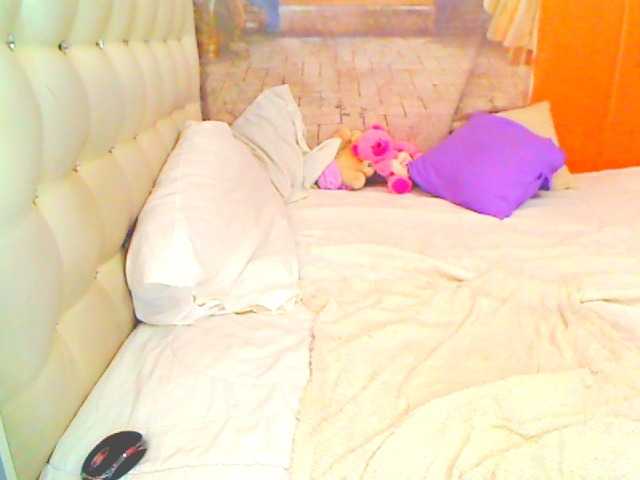 HOTLILLIE's BongaCams show and profile