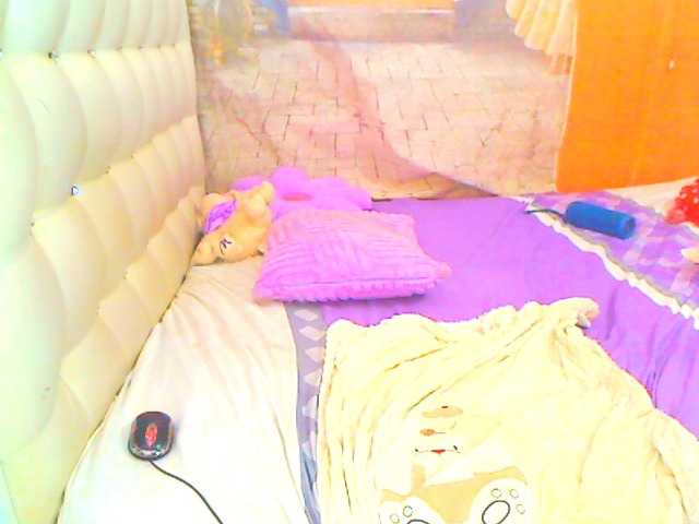 HOTLILLIE live cam preview