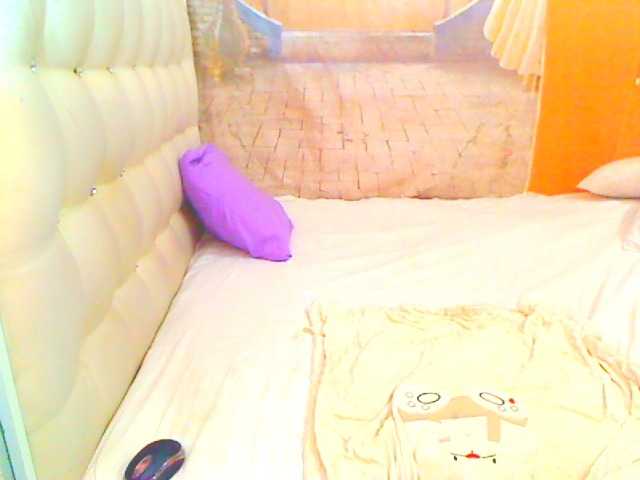 HOTLILLIE live cam on UnifiedCams