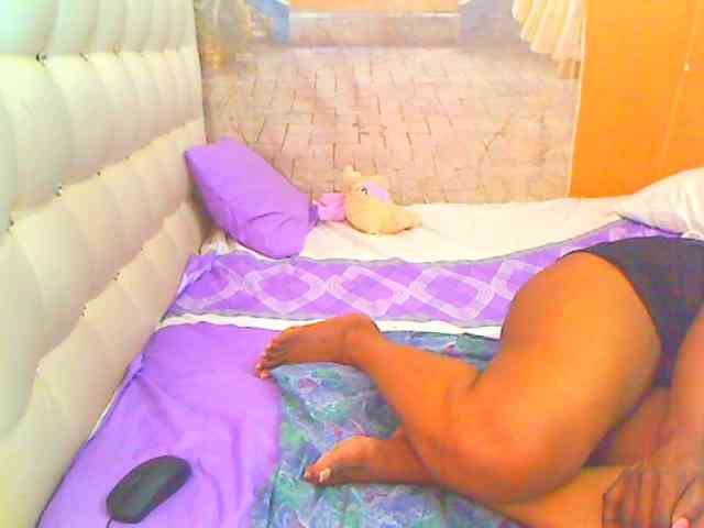 HOTLILLIE webcam