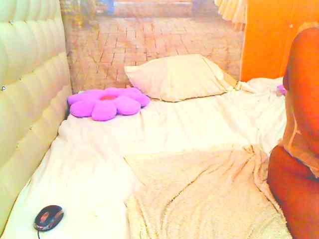 HOTLILLIE webcam