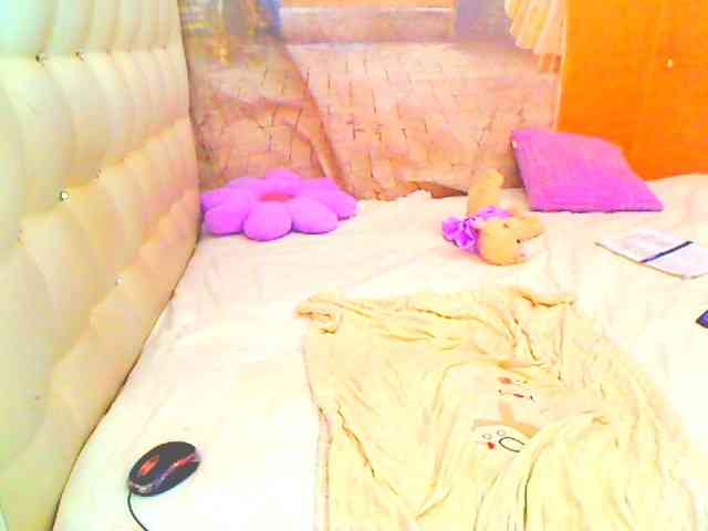 HOTLILLIE webcam