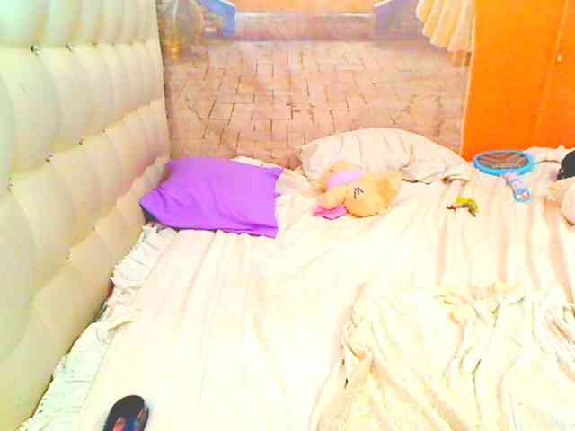HOTLILLIE webcam