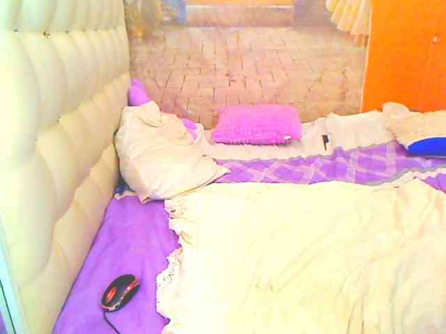 HOTLILLIE webcam