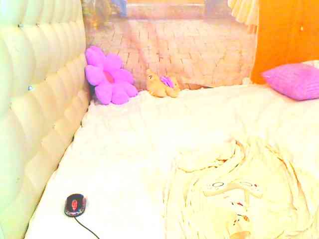 HOTLILLIE webcam