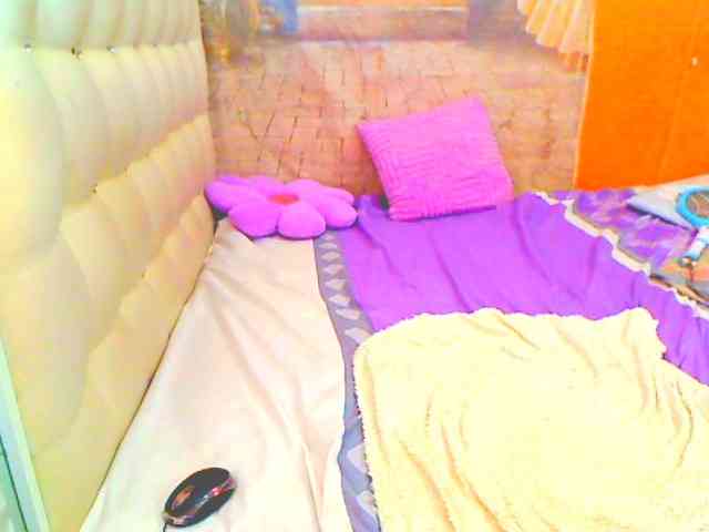 HOTLILLIE webcam
