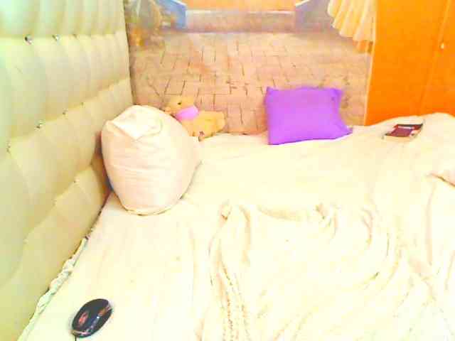 HOTLILLIE webcam