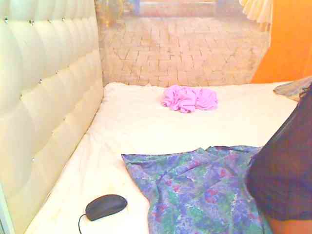 HOTLILLIE webcam