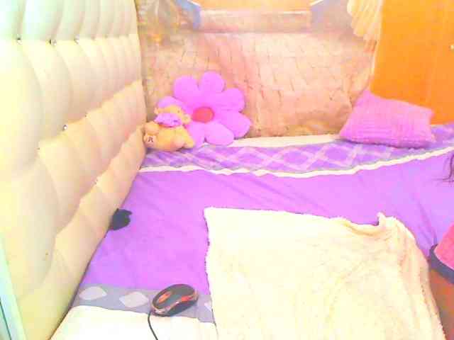 HOTLILLIE webcam
