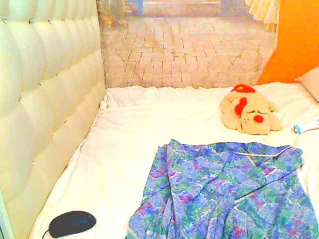 HOTLILLIE webcam