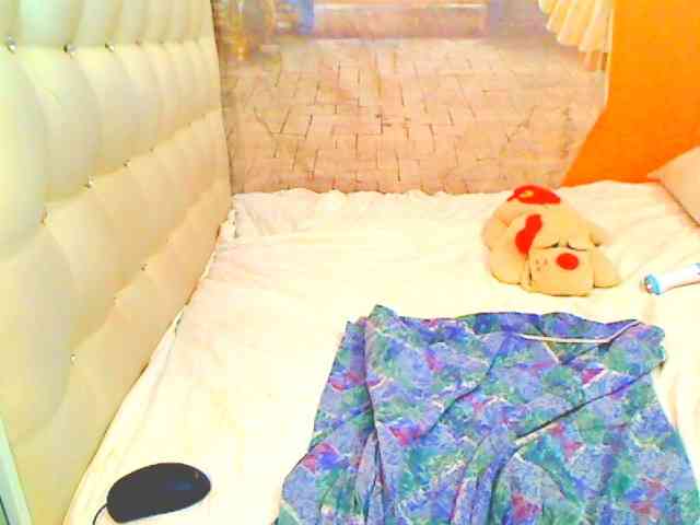HOTLILLIE webcam