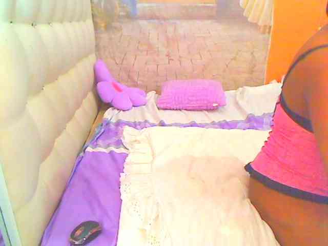 HOTLILLIE webcam