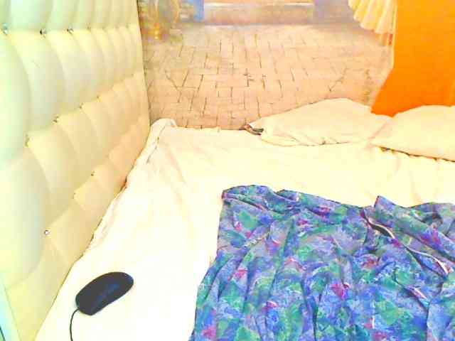 HOTLILLIE webcam
