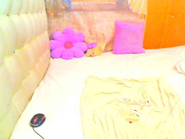 HOTLILLIE webcam