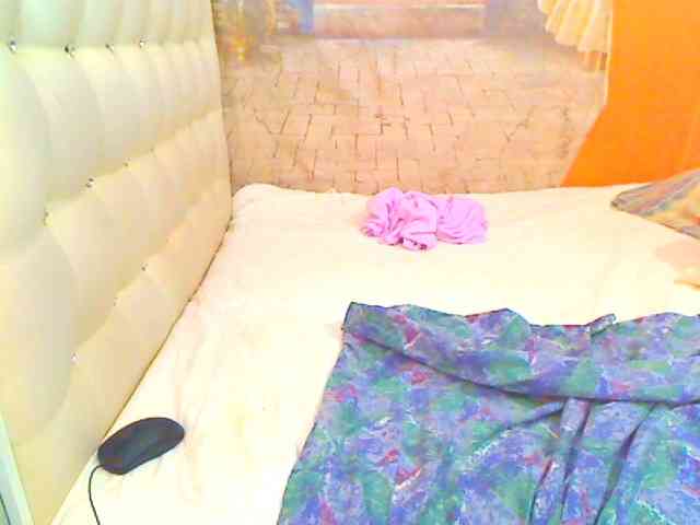 HOTLILLIE webcam