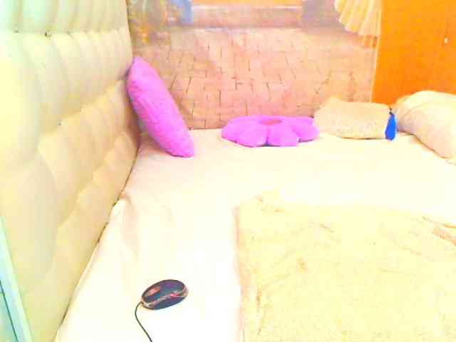 HOTLILLIE webcam